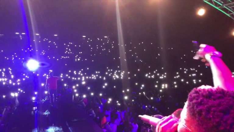 Davido in Suriname 00