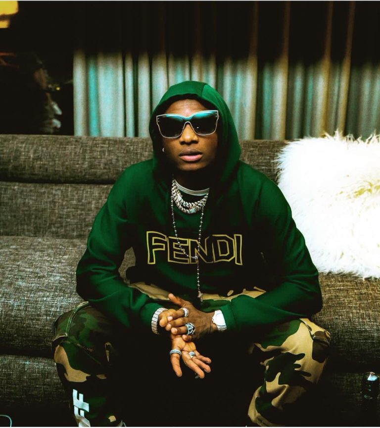 Wizkid Fans Berated Davido With #WizkidAppreciationDay Hashtag