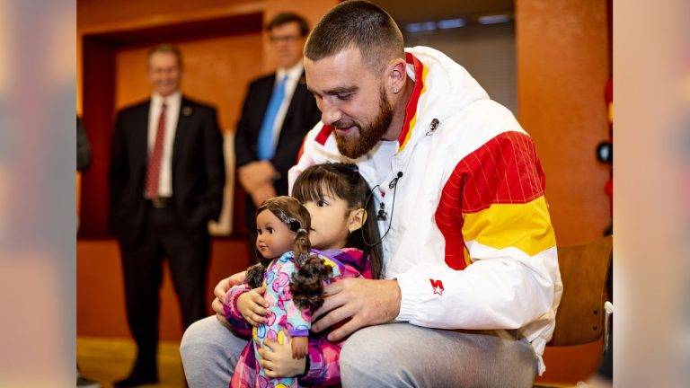 travis kelce daughter